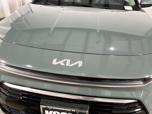 Used 2023 Kia Niro SX Touring image 12