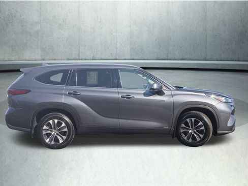 Used 2020 Toyota Highlander XLE AWD/4WD image 16
