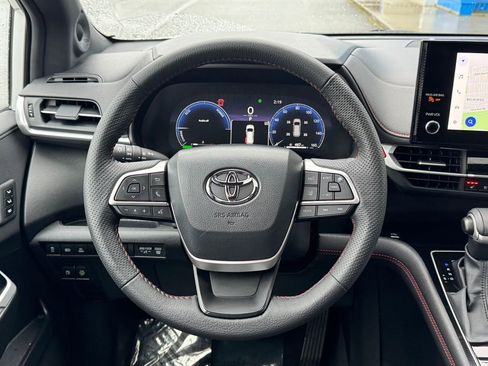 Used 2025 Toyota Sienna XSE w/ XSE Premium Package image 51