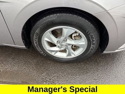 Used 2023 Hyundai Elantra SE image 40