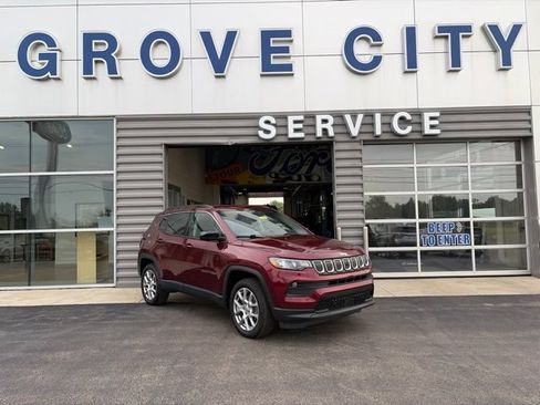 Used 2022 Jeep Compass Latitude AWD/4WD image 1