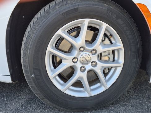 Used 2017 Chrysler Pacifica LX image 25