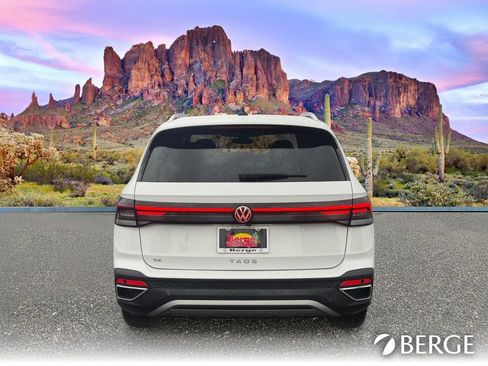 Used 2025 Volkswagen Taos SE FWD image 6