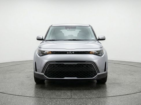 Used 2025 Kia Soul LX w/ LX Technology Package image 2