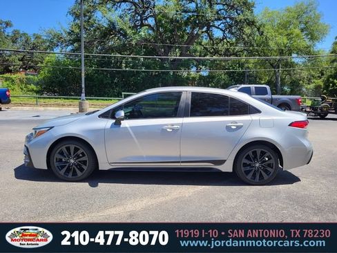 Used 2023 Toyota Corolla SE FWD image 2