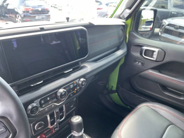 Used 2025 Jeep Wrangler Unlimited Rubicon AWD/4WD image 13