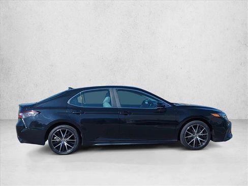 Used 2023 Toyota Camry SE FWD image 4