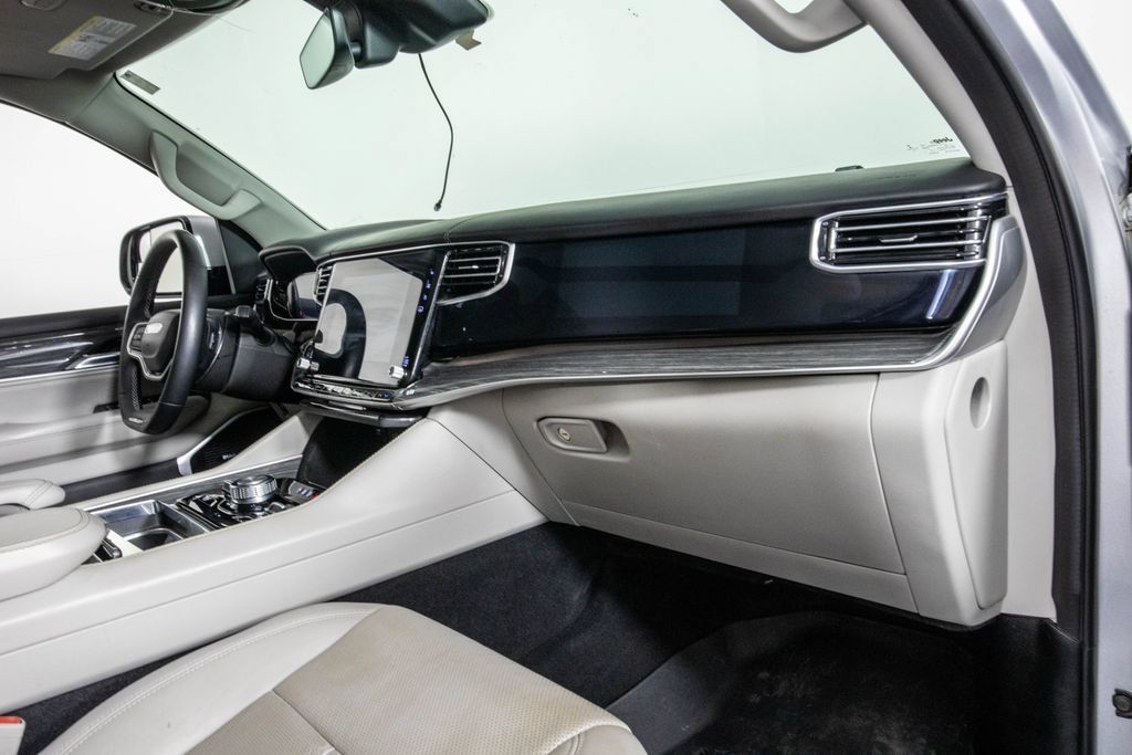 Used 2022 Jeep Wagoneer Series III w/ Premium Group I AWD/4WD image 18