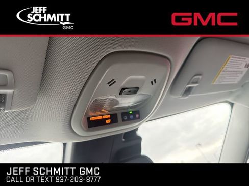 Certified 2025 Chevrolet Trax LT w/ LT Convenience Package image 28