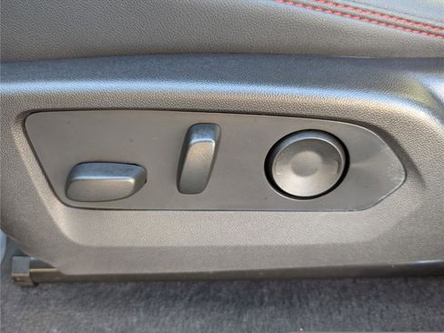 Used 2025 Chevrolet Colorado Z71 w/ Midnight Edition image 22