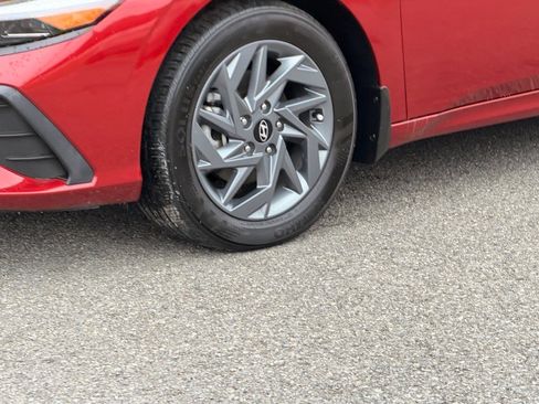 Used 2024 Hyundai Elantra Blue image 24