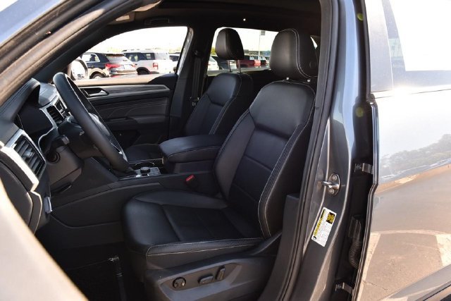 Certified 2023 Volkswagen Atlas Cross Sport SE w/ Panoramic Sunroof Package AWD/4WD image 19