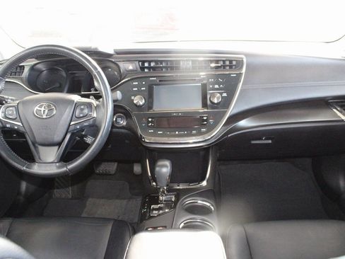 Used 2017 Toyota Avalon XLE image 2