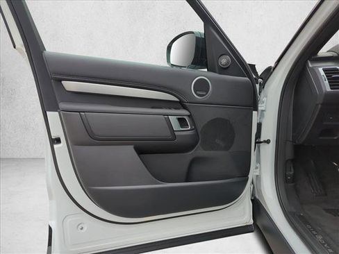 Certified 2024 Land Rover Discovery Dynamic SE image 19