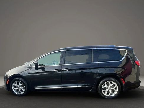 Used 2019 Chrysler Pacifica Touring-L Plus image 7