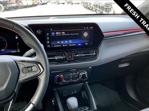 Used 2024 Chevrolet TrailBlazer RS w/ Driver Confidence Package image 9