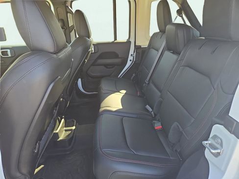 Used 2025 Jeep Wrangler Unlimited Rubicon w/ Technology Group image 20