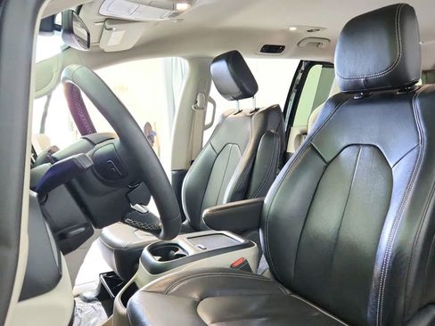 Used 2022 Chrysler Pacifica Touring-L image 31