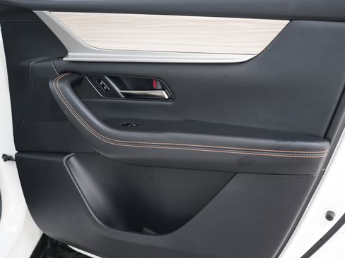 Certified 2024 MAZDA CX-90 Plug-In Hybrid w/ Preferred AWD/4WD image 9