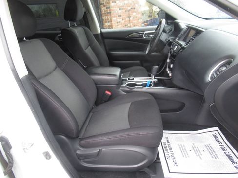 Used 2020 Nissan Pathfinder SV AWD/4WD image 7