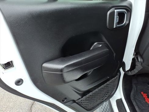 Used 2021 Jeep Gladiator Willys image 18