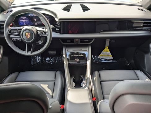 New 2025 Porsche Macan Electric image 20