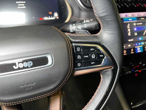 Used 2022 Jeep Grand Cherokee L Summit w/ Advanced Protech Group IV AWD/4WD image 33