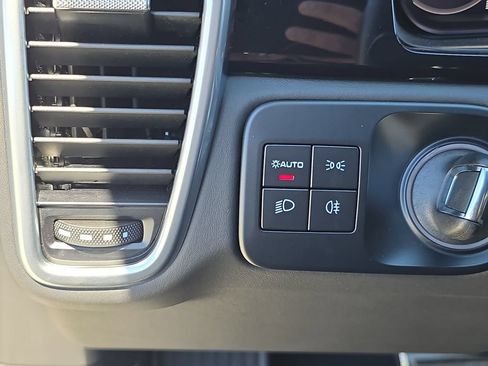 Used 2023 Porsche Cayenne Turbo AWD/4WD image 29