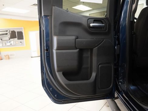 Used 2020 Chevrolet Silverado 1500 Custom w/ Custom Value Package image 22