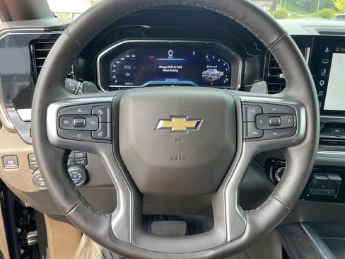Used 2025 Chevrolet Silverado 1500 LTZ AWD/4WD image 17