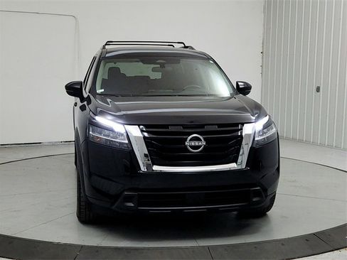 Used 2024 Nissan Pathfinder SV image 2