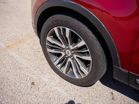 Used 2018 Ford Explorer Platinum AWD/4WD image 12