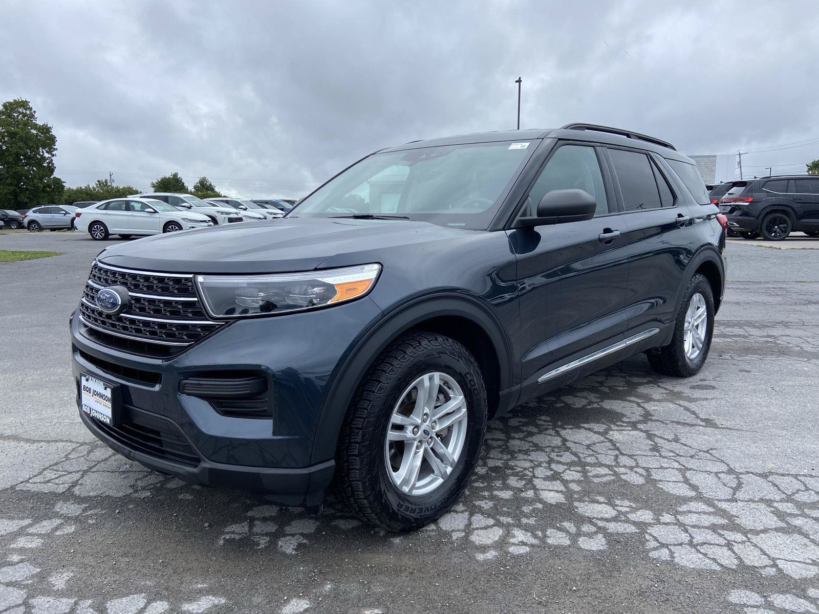 Used 2023 Ford Explorer XLT AWD/4WD image 3