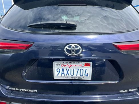 Used 2022 Toyota Highlander XLE image 19