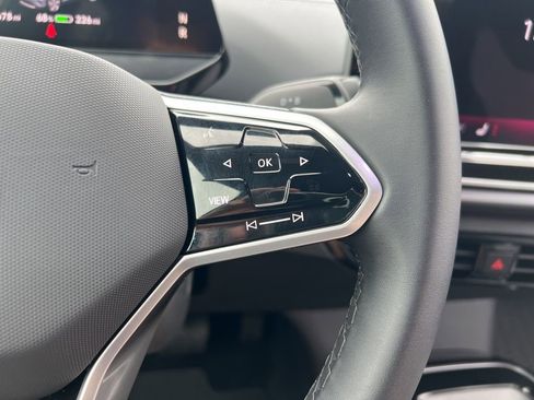 Used 2025 Volkswagen ID.4 Pro image 17