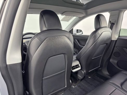 Used 2021 Tesla Model Y Long Range image 35