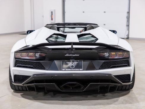 Used 2019 Lamborghini Aventador S image 8