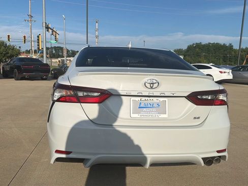 Used 2022 Toyota Camry SE FWD image 16