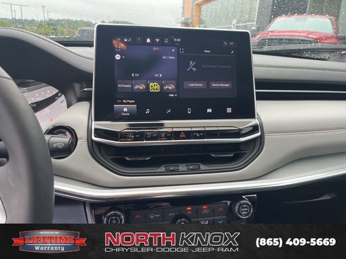 Used 2024 Jeep Compass Limited image 9