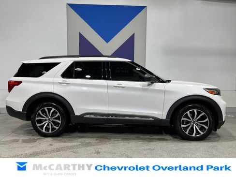 Used 2020 Ford Explorer XLT w/ Equipment Group 202A image 4