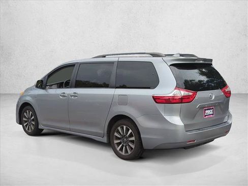 Used 2018 Toyota Sienna XLE AWD/4WD image 7