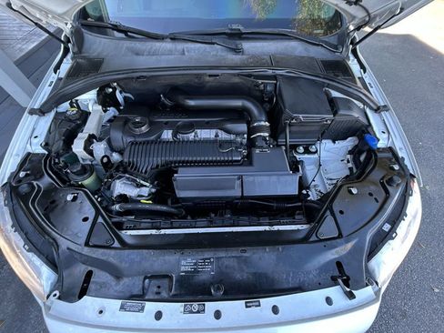 Used 2016 Volvo XC70 T5 Premier w/ Proximity Package image 11