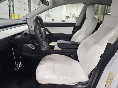 Used 2021 Tesla Model Y Long Range image 3