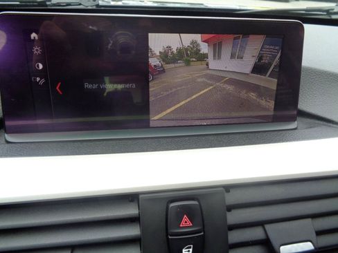 Used 2018 BMW 320i xDrive Sedan w/ Convenience Package AWD/4WD image 9
