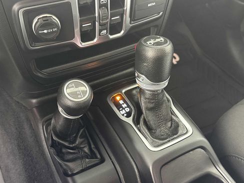 Used 2018 Jeep Wrangler Unlimited Sport S AWD/4WD image 27