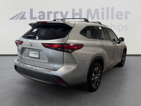 Used 2021 Toyota Highlander XLE FWD image 5