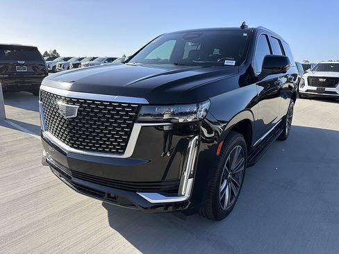 Used 2021 Cadillac Escalade Premium Luxury AWD/4WD image 2