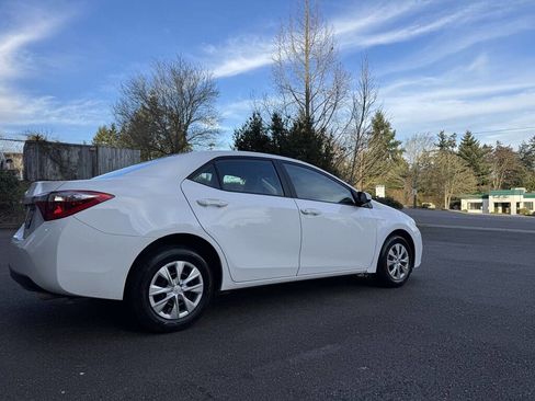 Used 2014 Toyota Corolla LE image 3