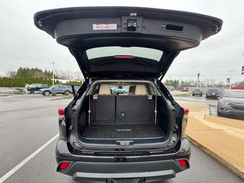 Used 2022 Toyota Highlander XLE image 31