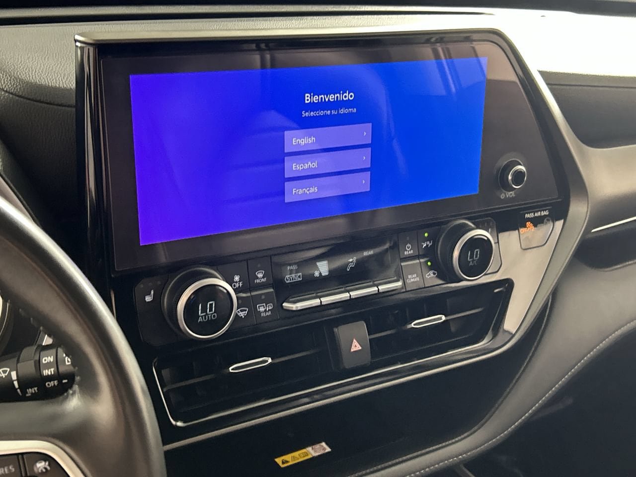 Used 2024 Toyota Highlander XLE FWD image 18